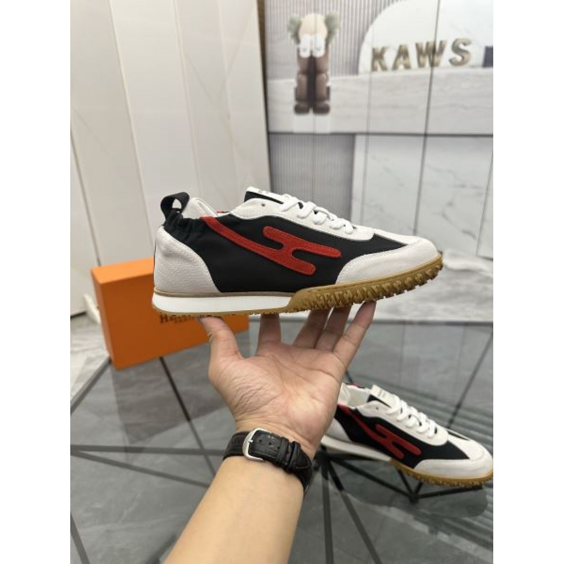 スエード調切替 ローカット ラバーソール HERMES エルメス コピー スニーカー スポーティーデザイン 高完成度 カジュアルスタイル