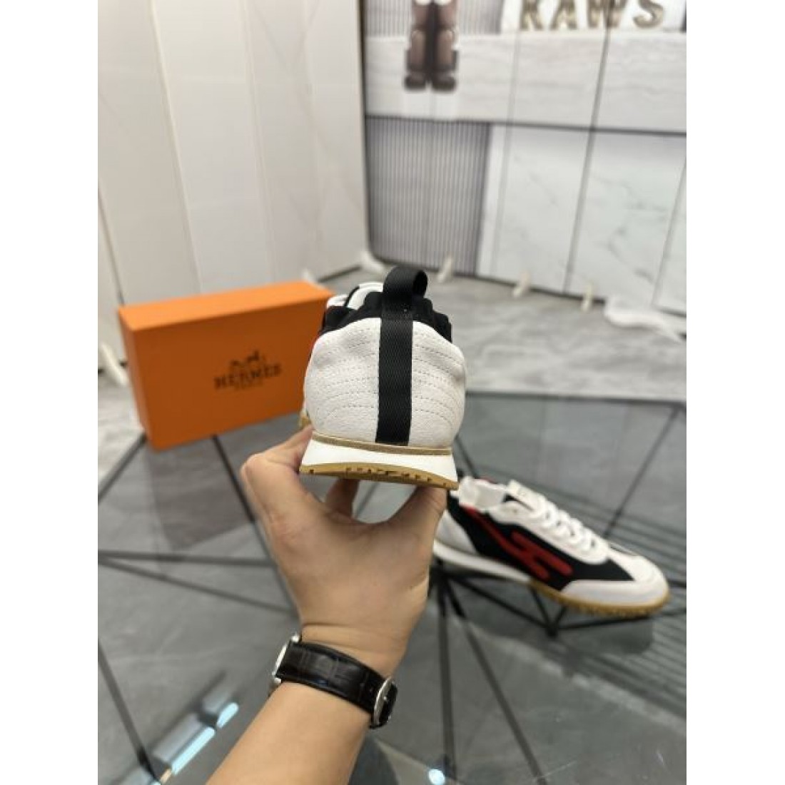 スエード調切替 ローカット ラバーソール HERMES エルメス コピー スニーカー スポーティーデザイン 高完成度 カジュアルスタイル
