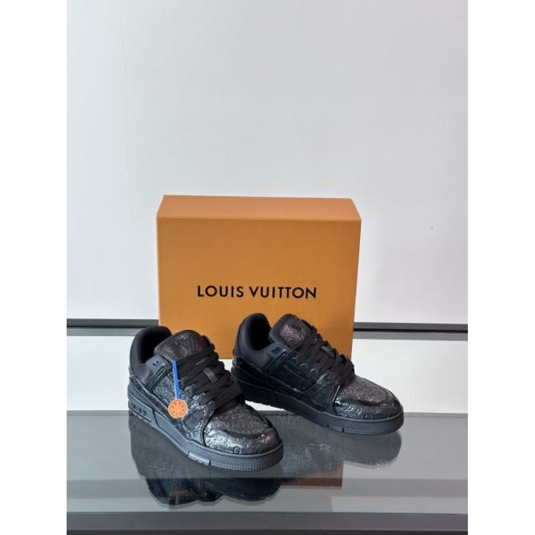 2026新作 プレミアム感 デイリーユース LOUIS VUITTON ルイヴィトン コピー スニーカー おすすめモデル