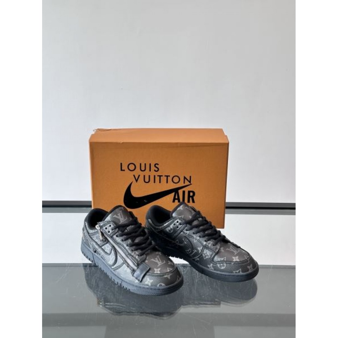 ローカット コラボデザイン 高級ブランド 人気モデル LOUIS VUITTON ルイヴィトン コピー スニーカー メンズファッション