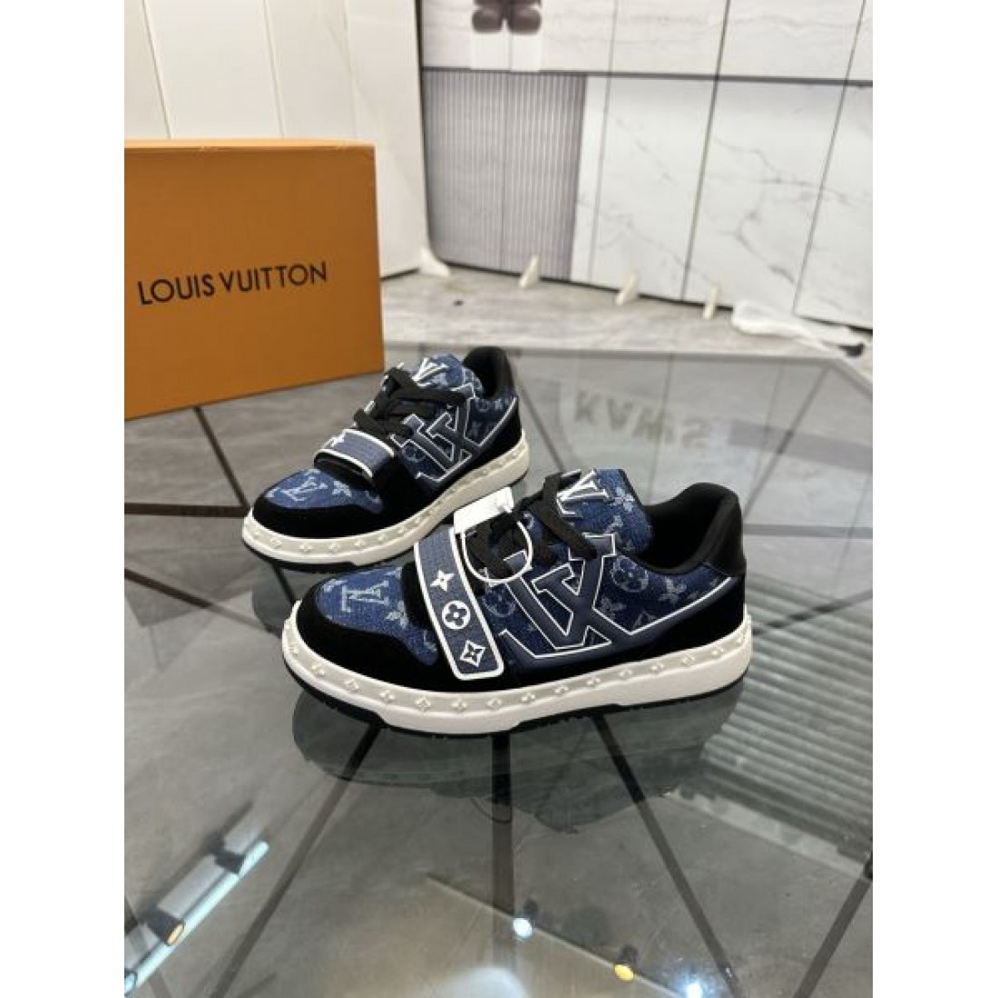 モノグラムデニム ハイカット ベルトストラップ LVロゴアクセント LOUIS VUITTON ルイヴィトン コピー スニーカー 個性派フットウェア