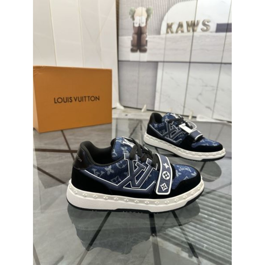 モノグラムデニム ハイカット ベルトストラップ LVロゴアクセント LOUIS VUITTON ルイヴィトン コピー スニーカー 個性派フットウェア