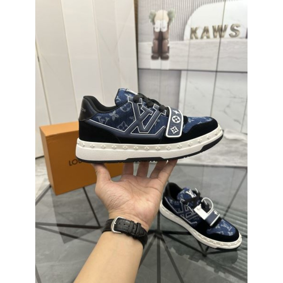 モノグラムデニム ハイカット ベルトストラップ LVロゴアクセント LOUIS VUITTON ルイヴィトン コピー スニーカー 個性派フットウェア