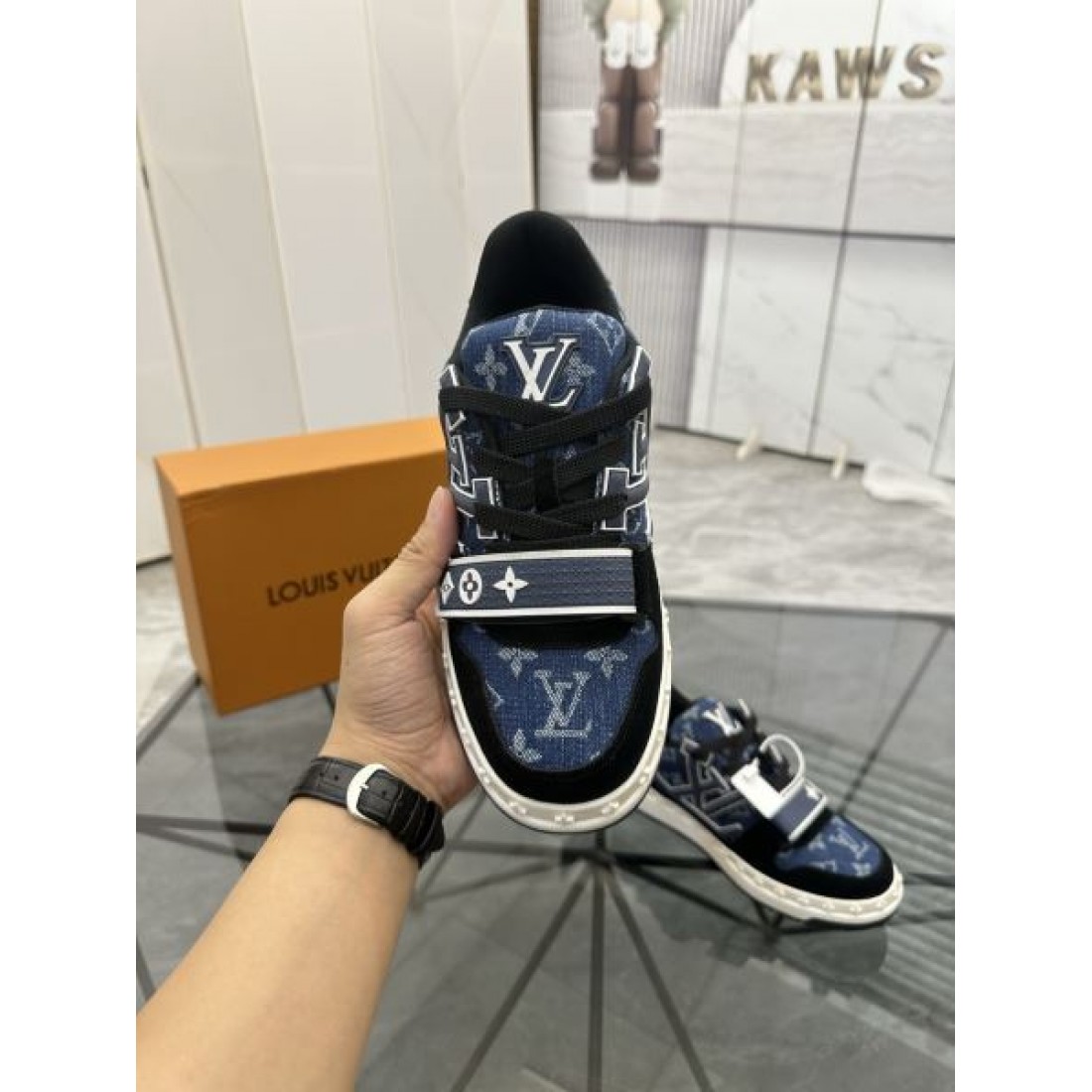 モノグラムデニム ハイカット ベルトストラップ LVロゴアクセント LOUIS VUITTON ルイヴィトン コピー スニーカー 個性派フットウェア