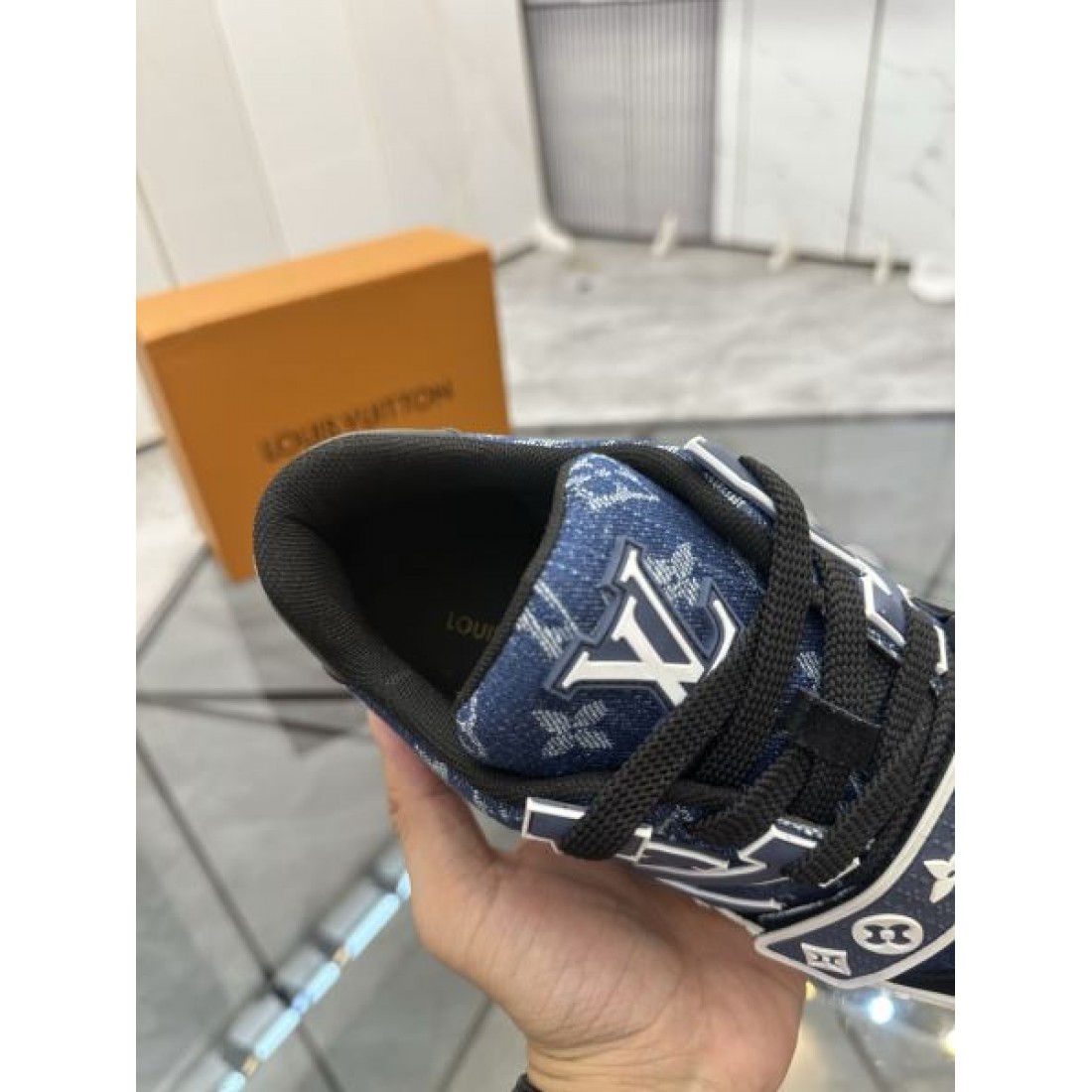 モノグラムデニム ハイカット ベルトストラップ LVロゴアクセント LOUIS VUITTON ルイヴィトン コピー スニーカー 個性派フットウェア
