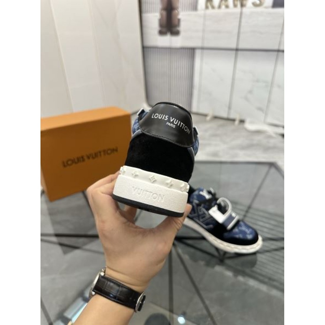 モノグラムデニム ハイカット ベルトストラップ LVロゴアクセント LOUIS VUITTON ルイヴィトン コピー スニーカー 個性派フットウェア