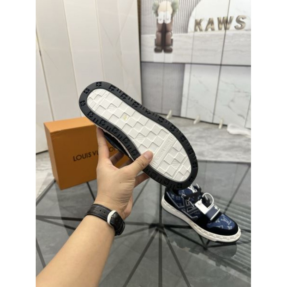 モノグラムデニム ハイカット ベルトストラップ LVロゴアクセント LOUIS VUITTON ルイヴィトン コピー スニーカー 個性派フットウェア