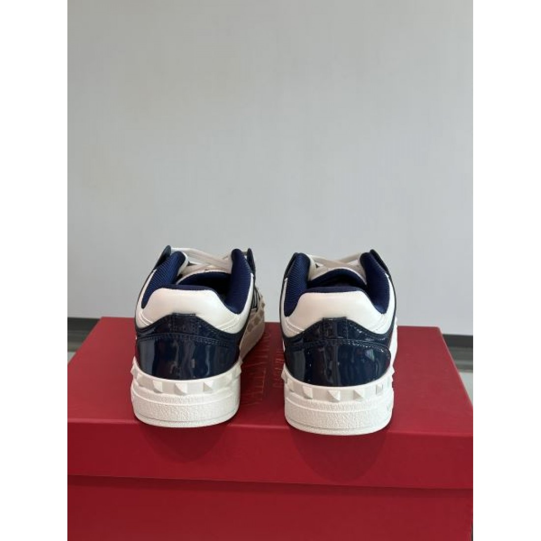 レトロスポーツ調 バイカラーデザイン 着回し自在 VALENTINO ヴァレンティノ コピー スニーカー 高評価モデル