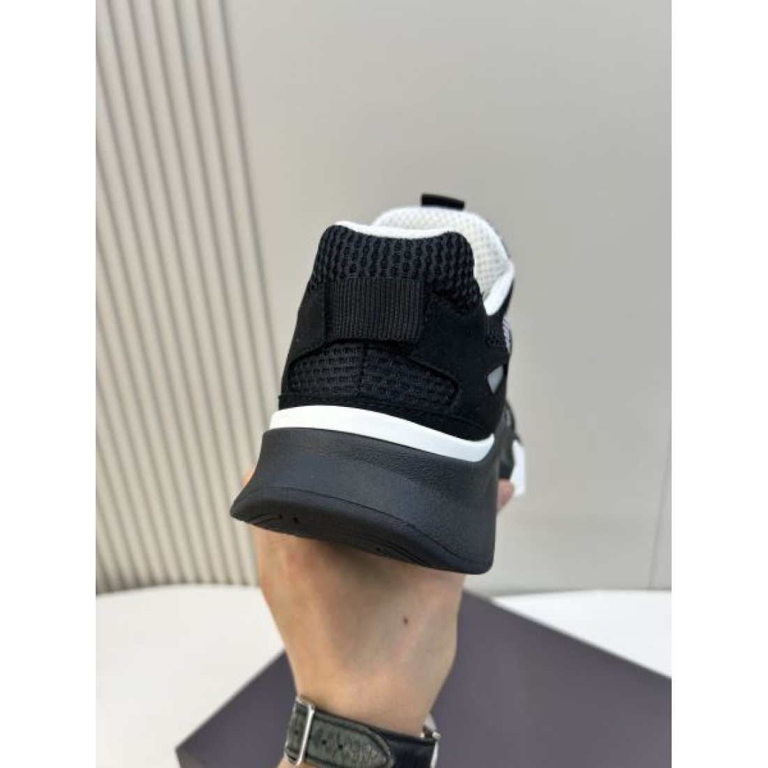 メッシュデザイン ローカット 軽量感のあるフォルム スポーティーカジュアル DIOR ディオール コピー スニーカー 旬顔モデル