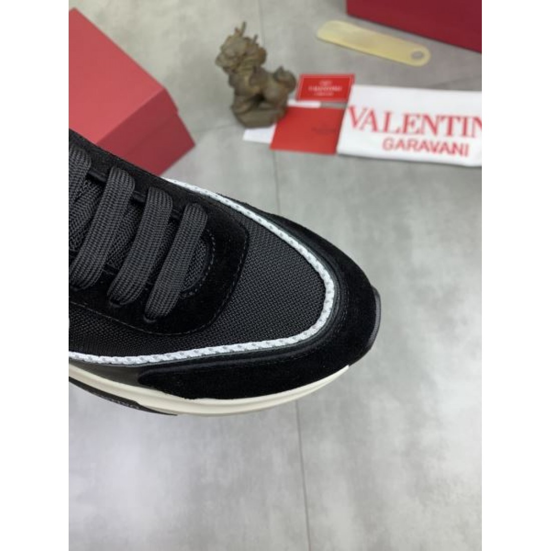 アイコンロゴ スポーティーデザイン 軽快シルエット 都会カジュアル VALENTINO ヴァレンティノ コピー スニーカー おすすめモデル