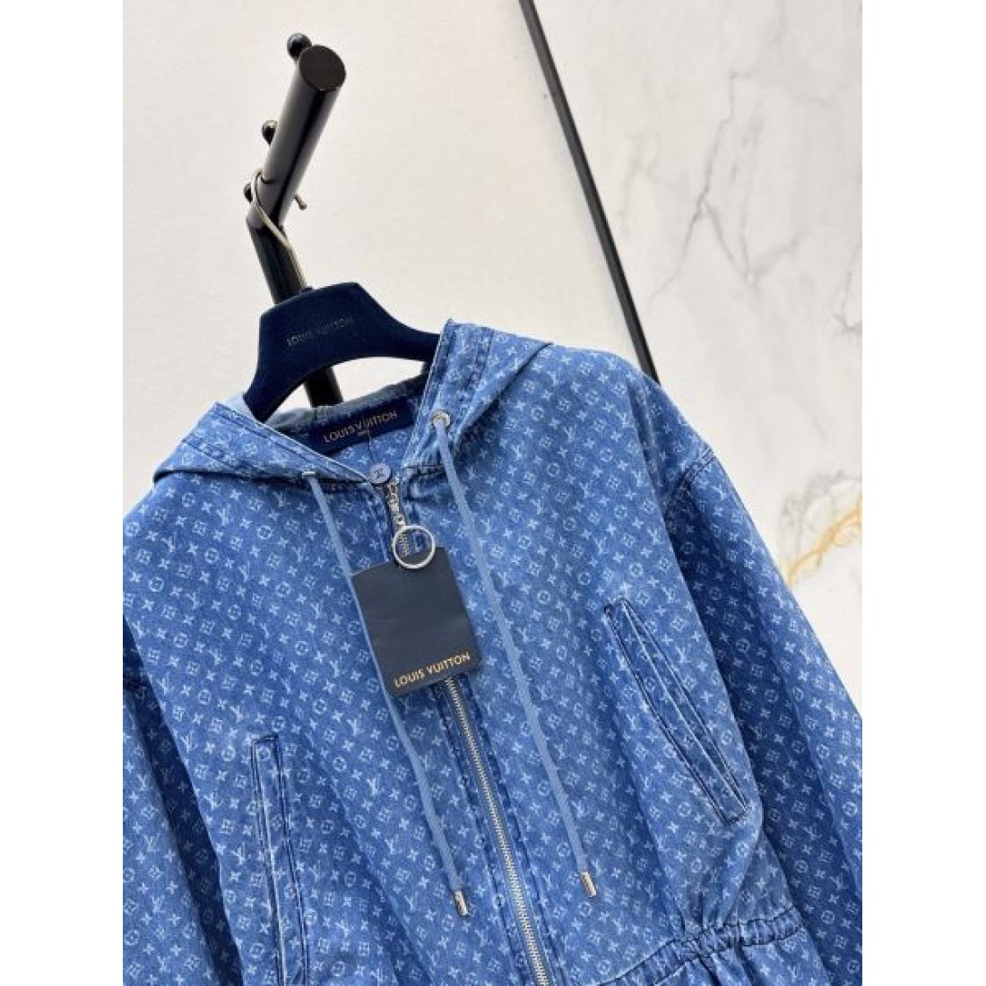 総柄 ショートシルエット LOUIS VUITTON ルイヴィトン コピー ジップパーカー 軽やかブルー