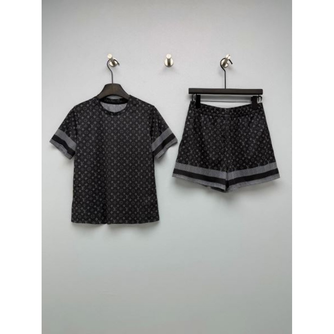 モノグラム総柄 半袖Tシャツ ショートパンツ LOUIS VUITTON ルイヴィトン コピー セットアップ スポーティーモード