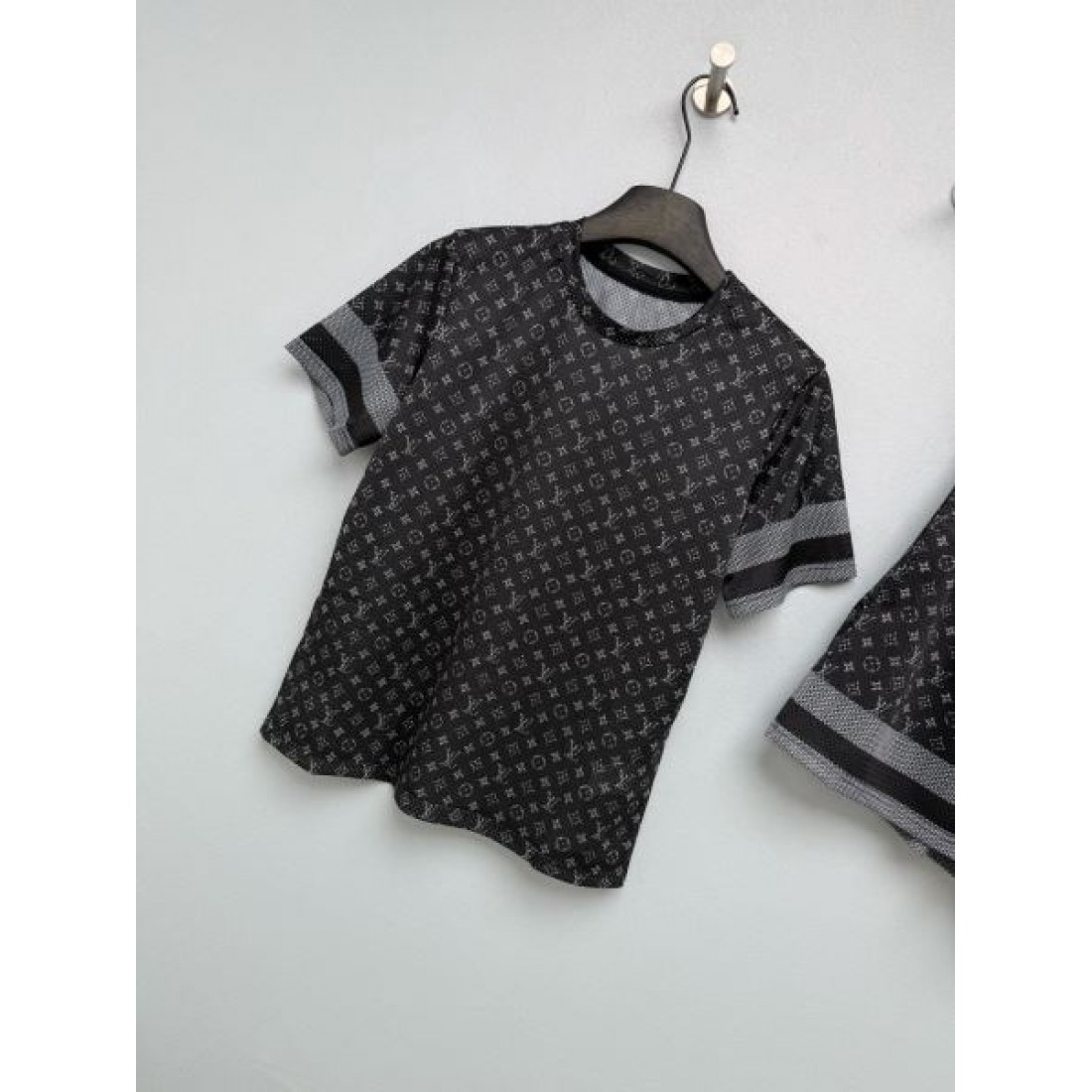 モノグラム総柄 半袖Tシャツ ショートパンツ LOUIS VUITTON ルイヴィトン コピー セットアップ スポーティーモード
