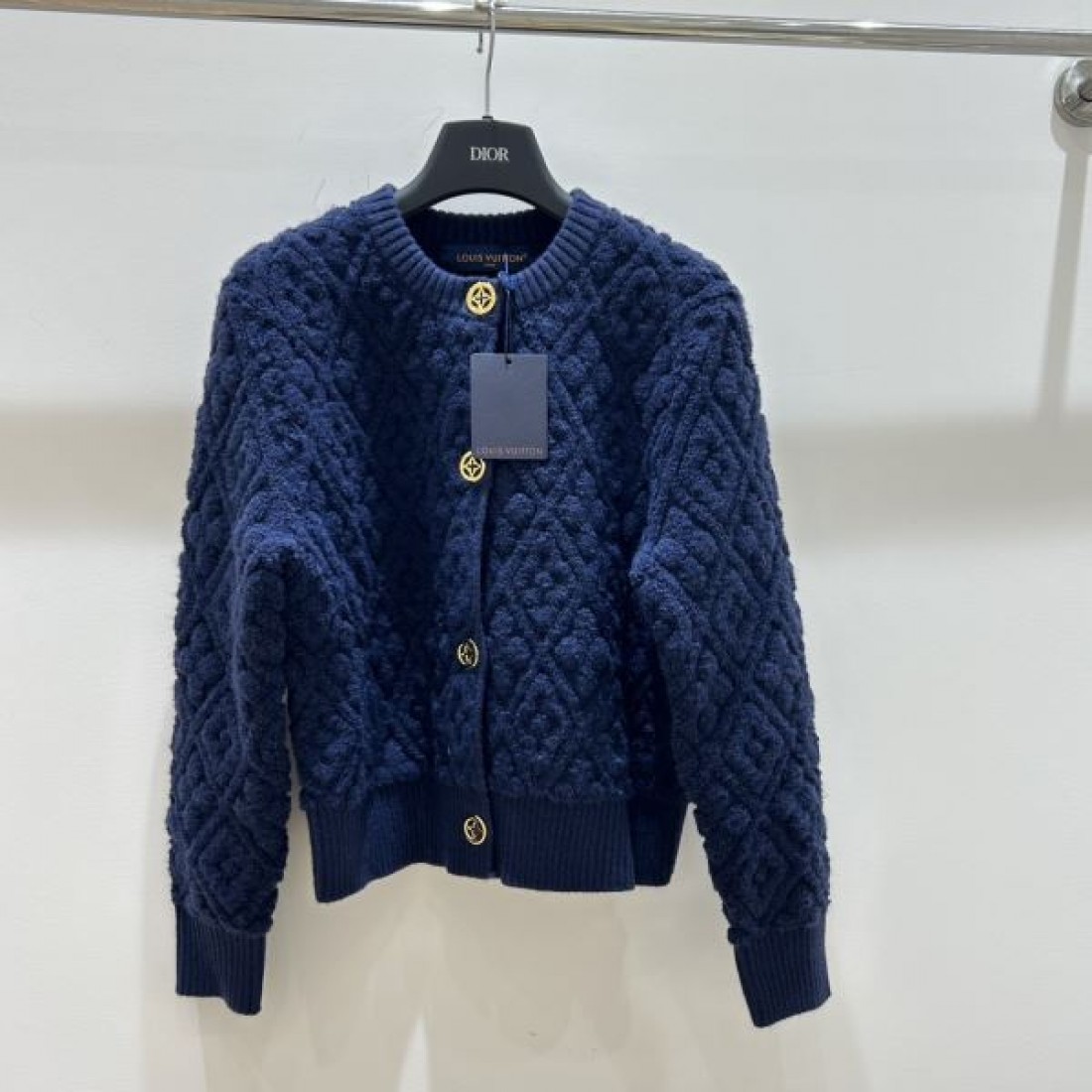 立体ジャカード ゴールドボタン LOUIS VUITTON ルイヴィトン コピー ニットカーディガン Vネック