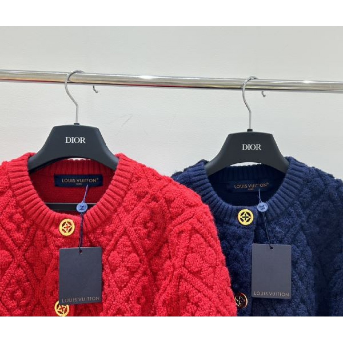 立体ジャカード ゴールドボタン LOUIS VUITTON ルイヴィトン コピー ニットカーディガン Vネック