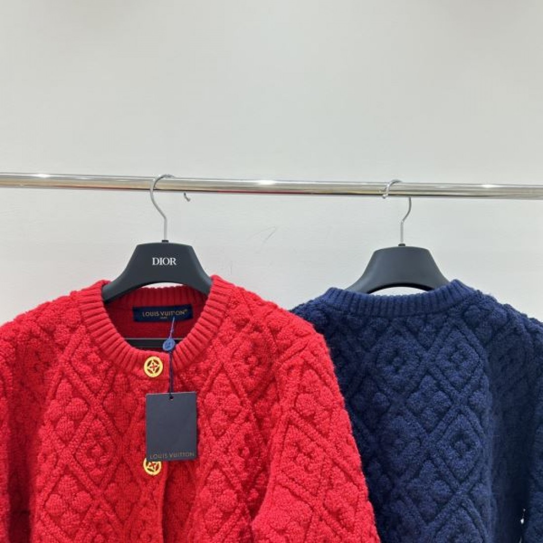 立体ジャカード ゴールドボタン LOUIS VUITTON ルイヴィトン コピー ニットカーディガン Vネック