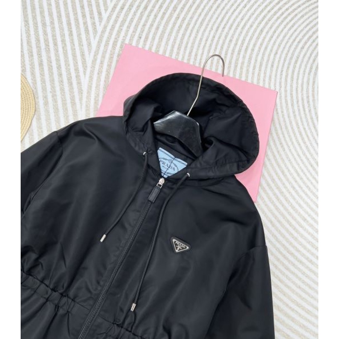 ウエストドローコード トライアングルワッペン PRADA プラダ コピー フードジャケット シティアクティブ