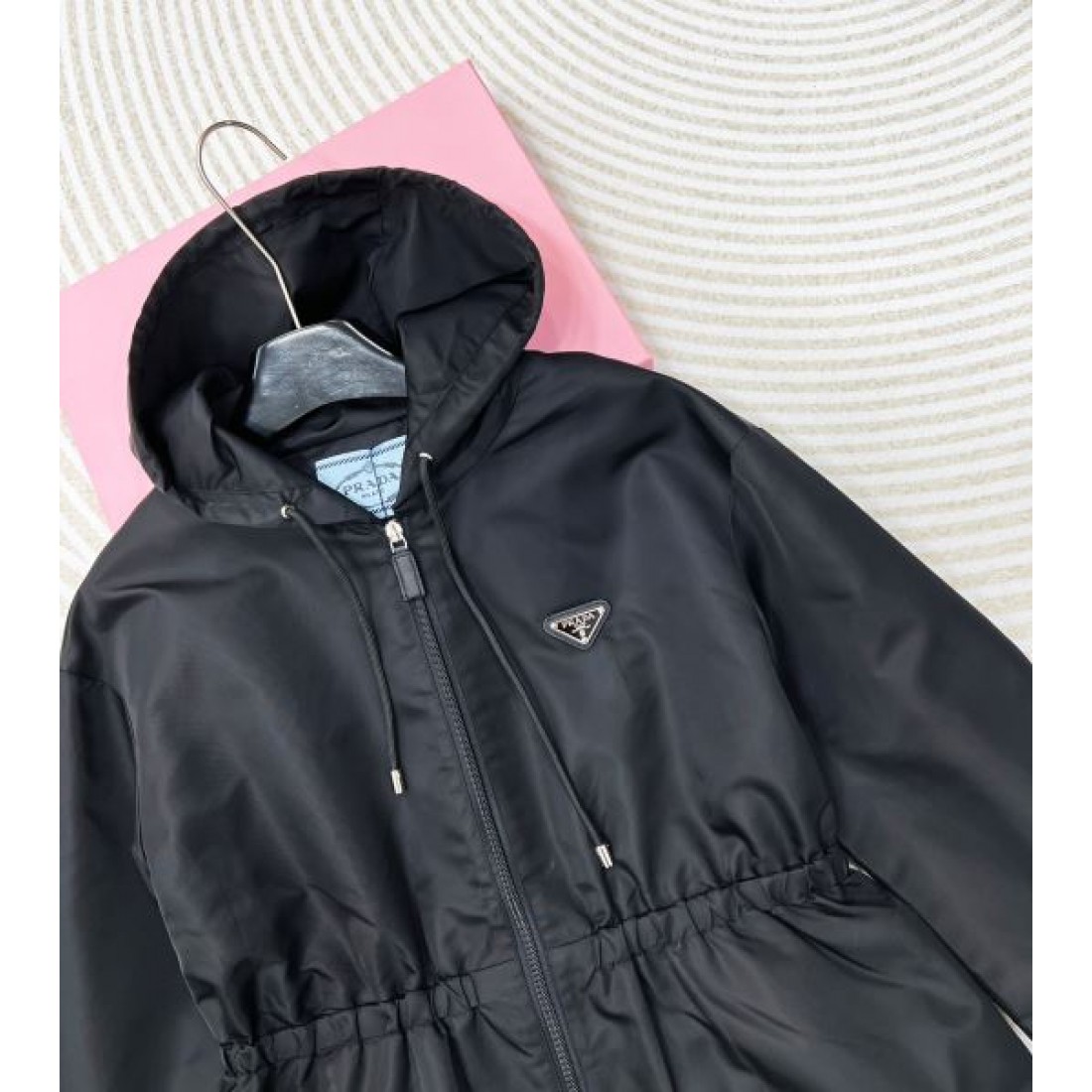ウエストドローコード トライアングルワッペン PRADA プラダ コピー フードジャケット シティアクティブ