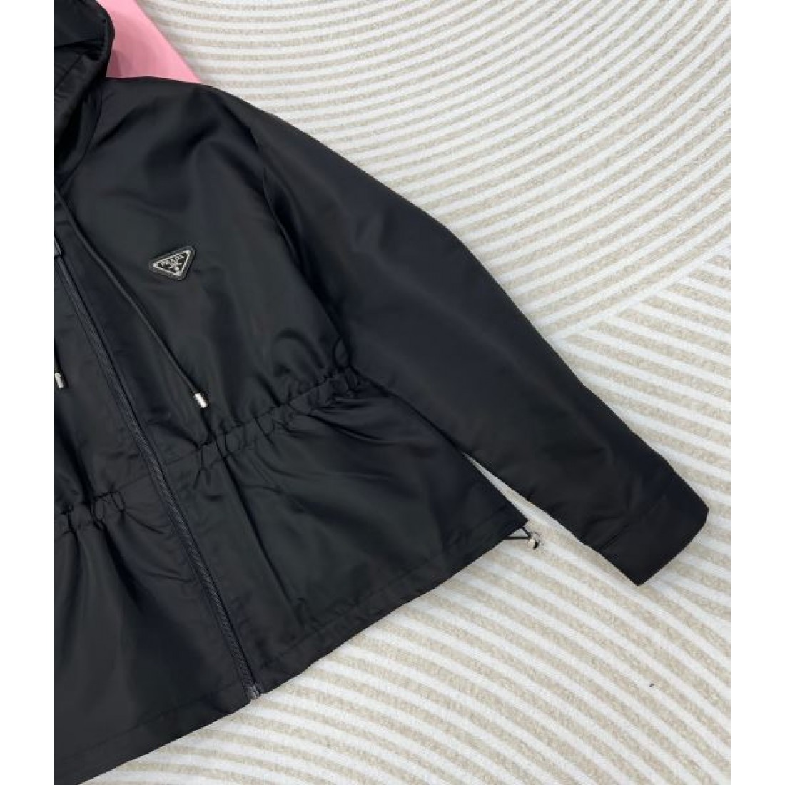 ウエストドローコード トライアングルワッペン PRADA プラダ コピー フードジャケット シティアクティブ