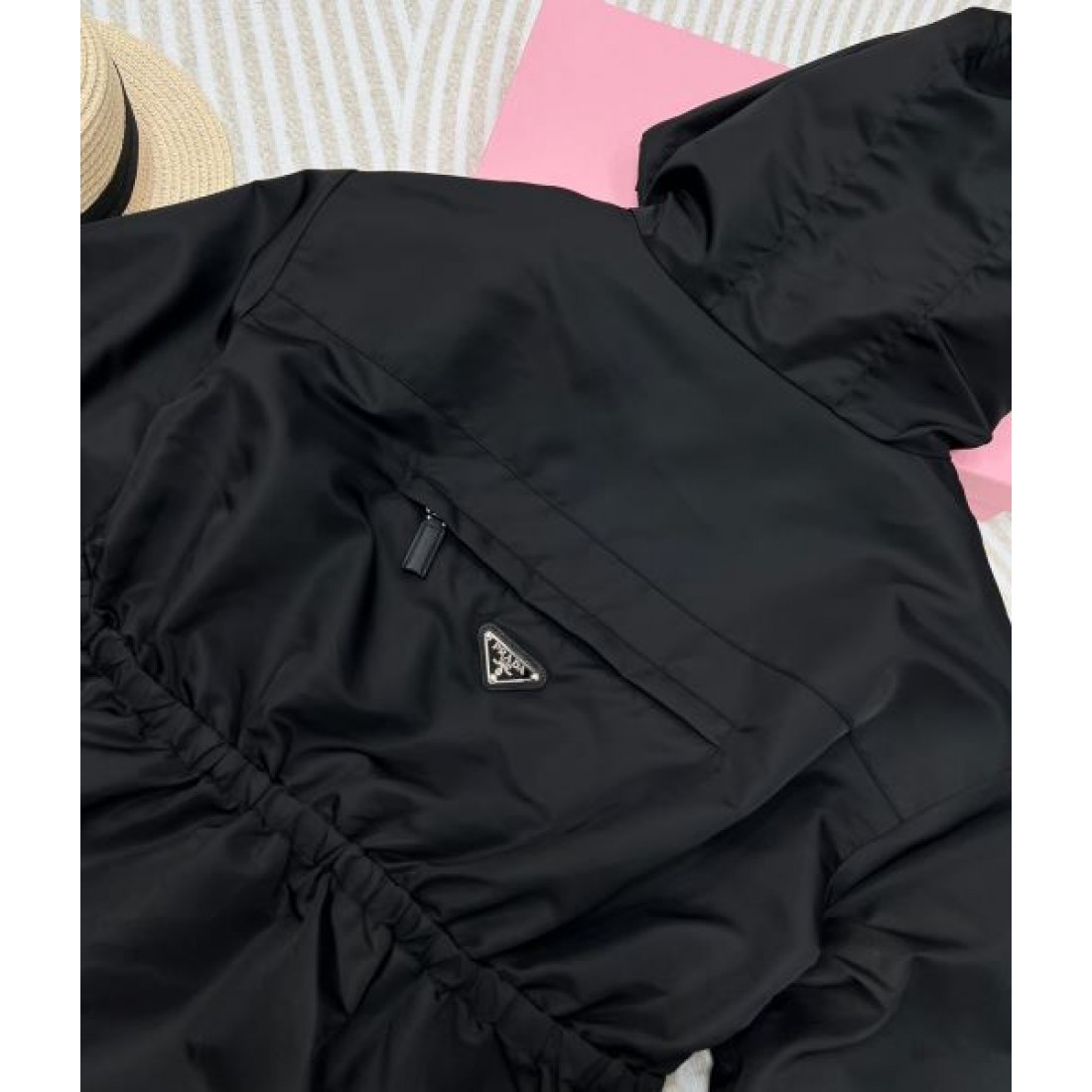 ウエストドローコード トライアングルワッペン PRADA プラダ コピー フードジャケット シティアクティブ