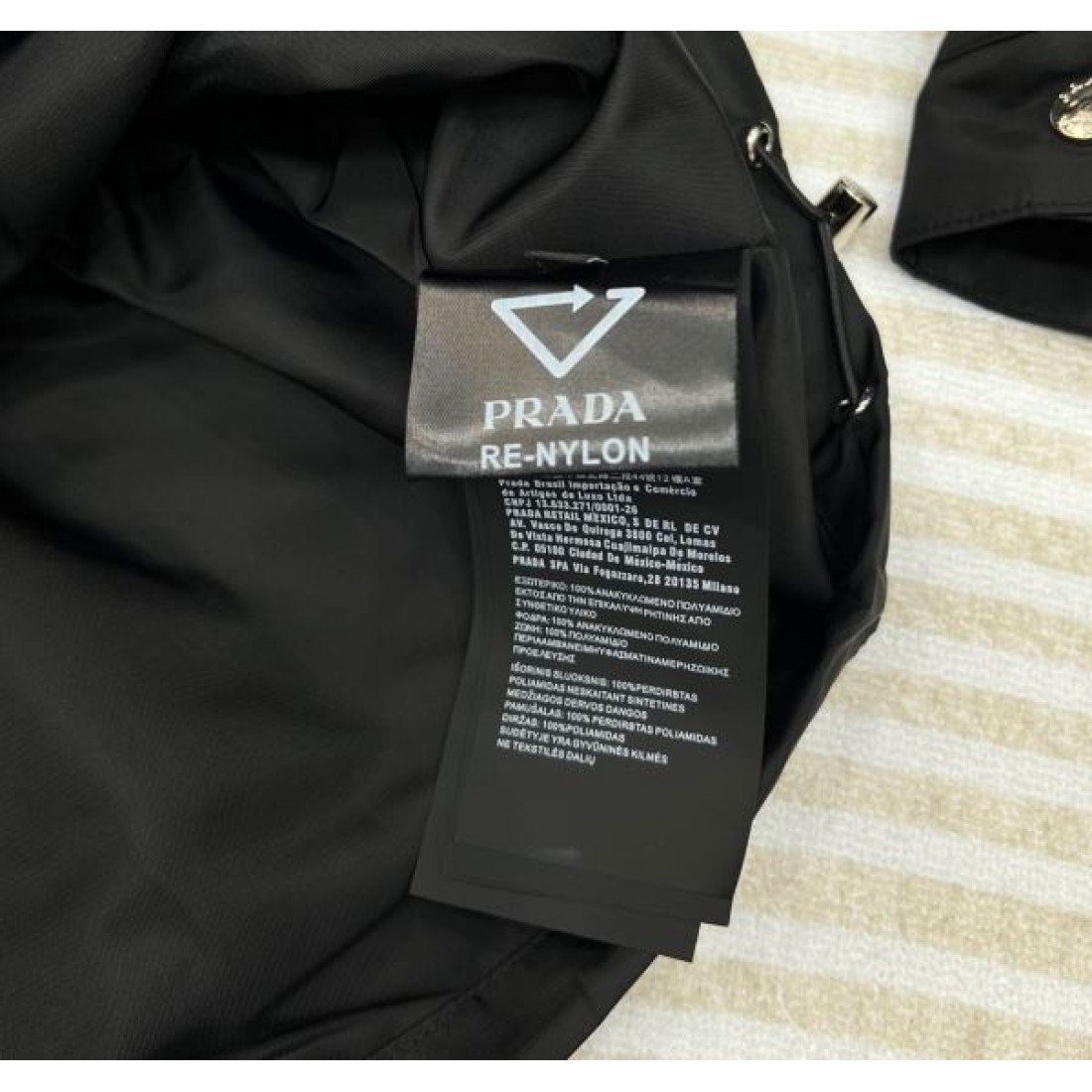 ウエストドローコード トライアングルワッペン PRADA プラダ コピー フードジャケット シティアクティブ