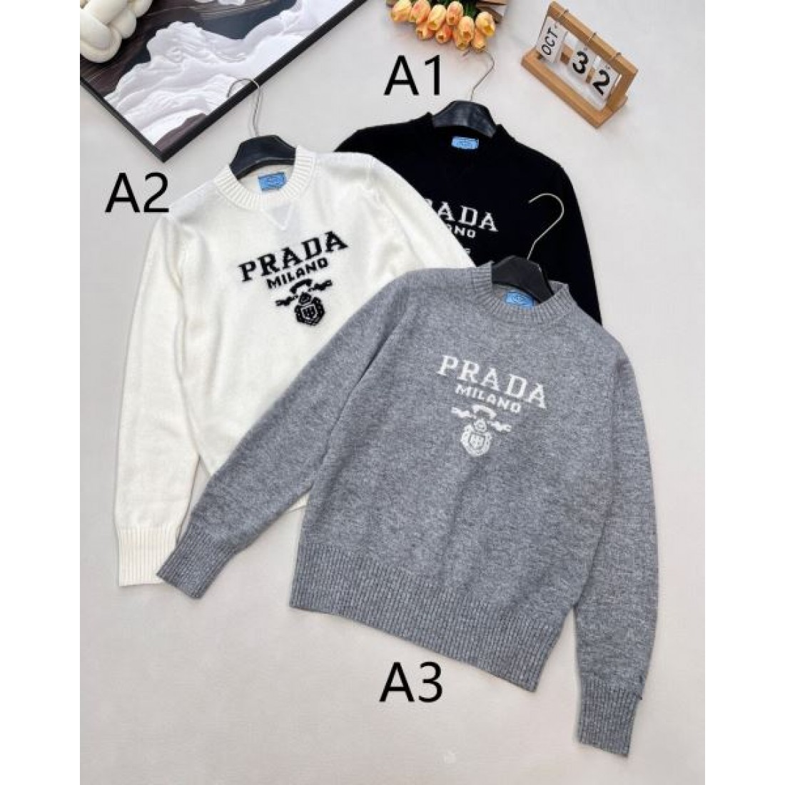 レタリンググラフィック PRADA プラダ コピー クルーネックニット カレッジムード