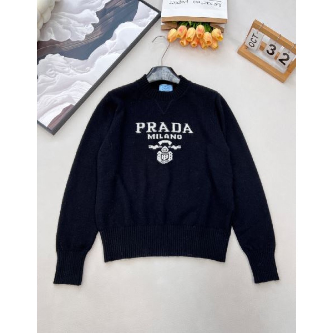 レタリンググラフィック PRADA プラダ コピー クルーネックニット カレッジムード