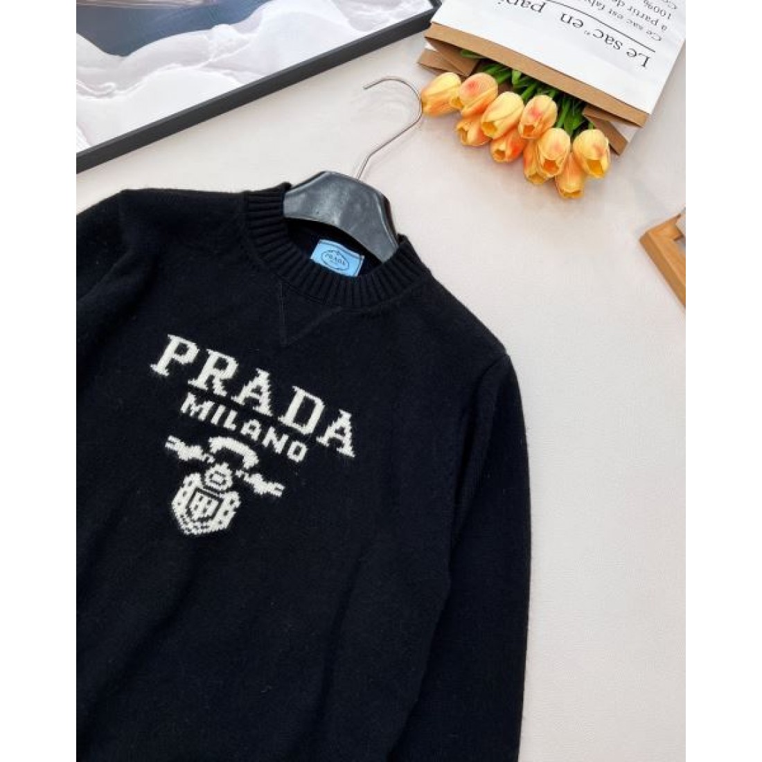 レタリンググラフィック PRADA プラダ コピー クルーネックニット カレッジムード