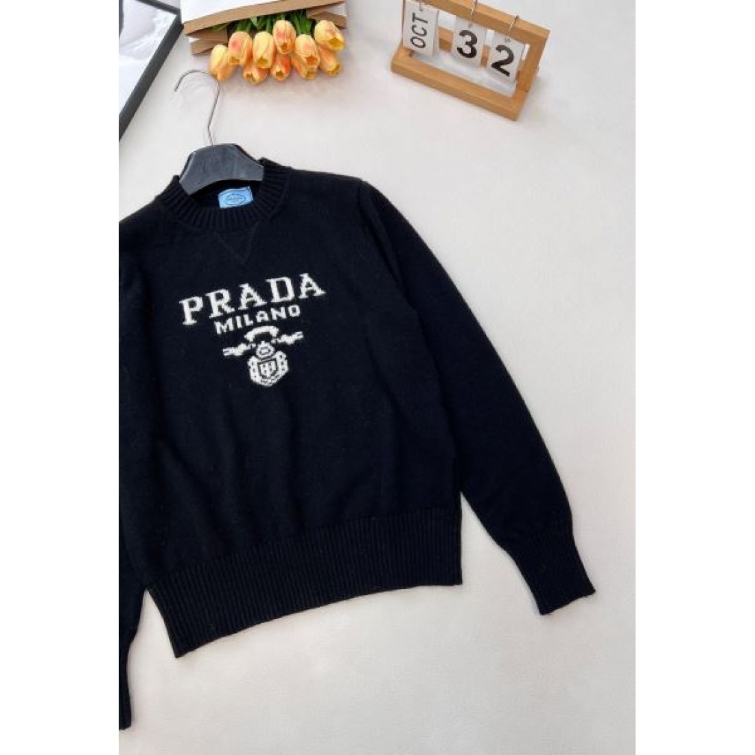 レタリンググラフィック PRADA プラダ コピー クルーネックニット カレッジムード