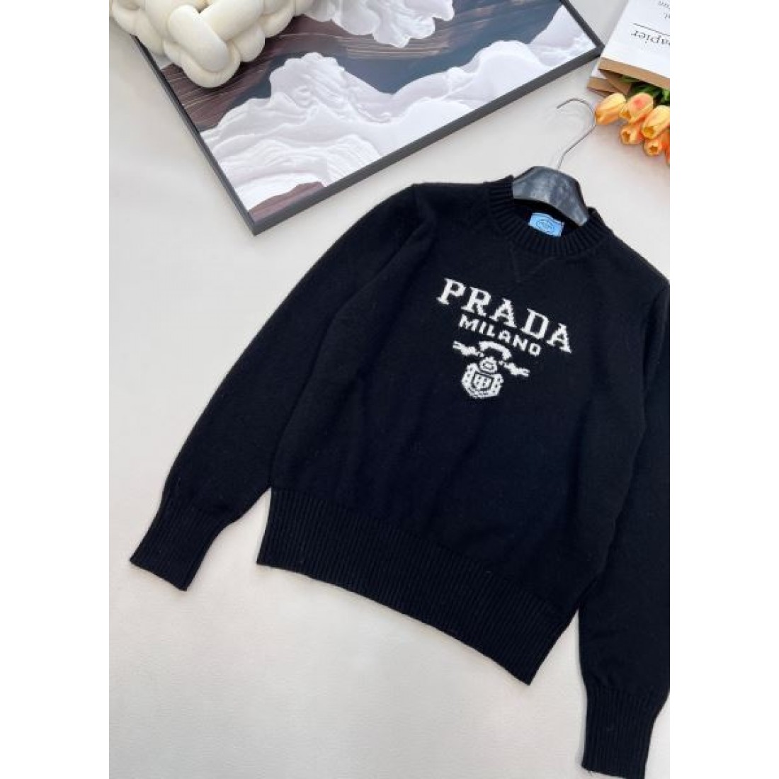 レタリンググラフィック PRADA プラダ コピー クルーネックニット カレッジムード