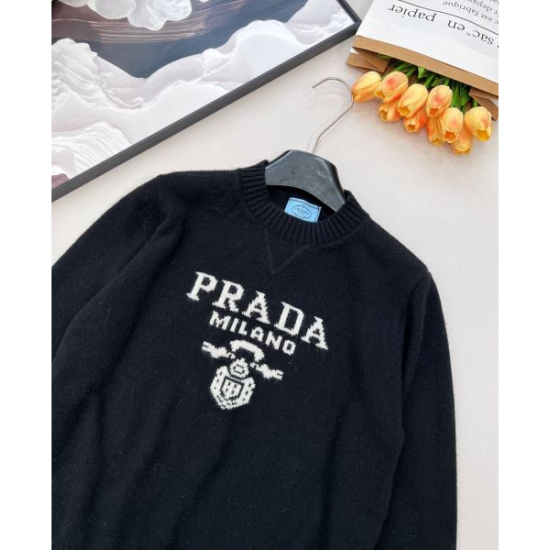 レタリンググラフィック PRADA プラダ コピー クルーネックニット カレッジムード