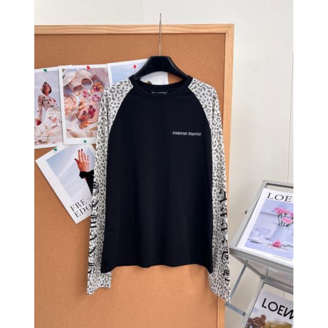 ヒョウ柄スリーブ ミニレタリング CHROME HEARTS クロムハーツ コピー ロンT ロックムード