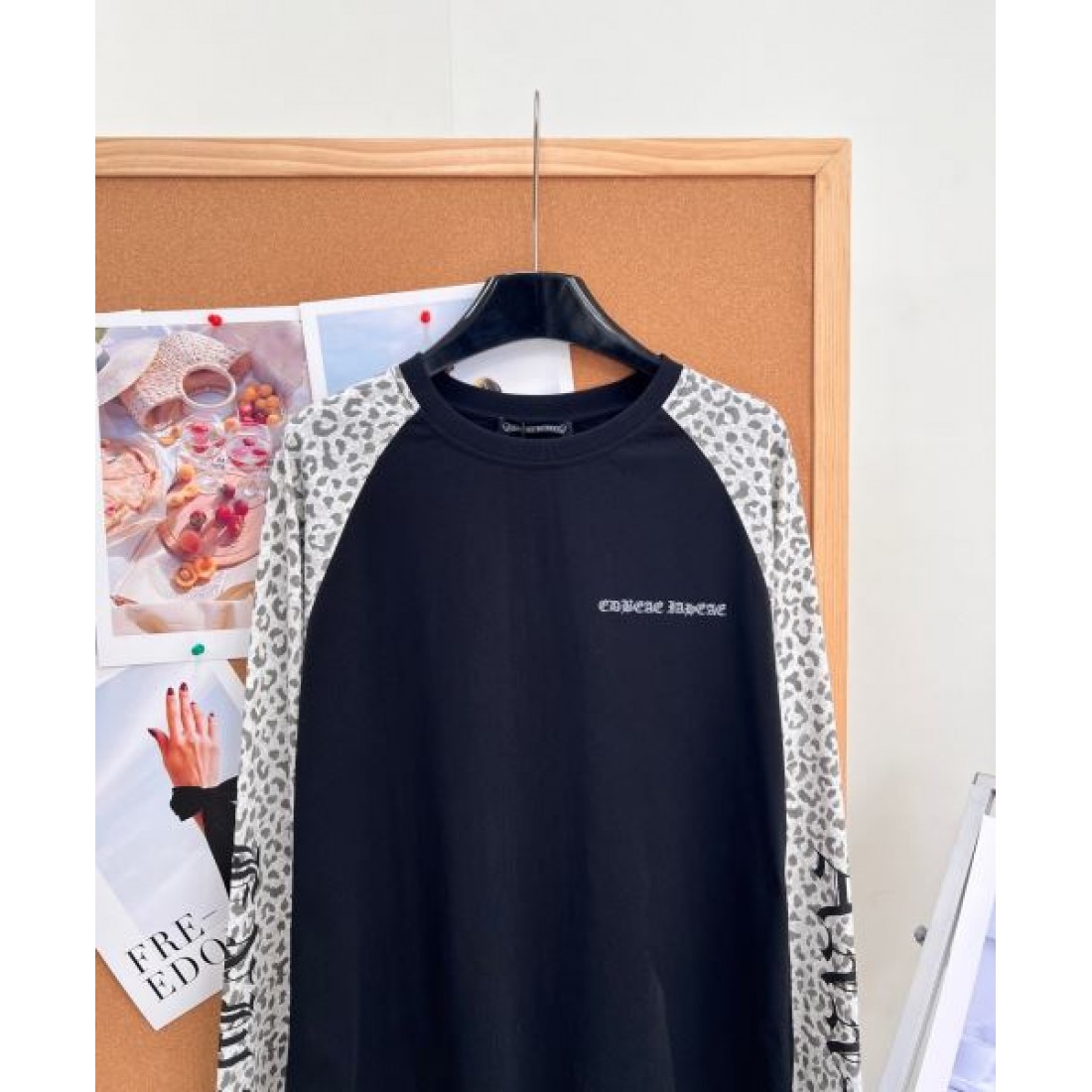 ヒョウ柄スリーブ ミニレタリング CHROME HEARTS クロムハーツ コピー ロンT ロックムード