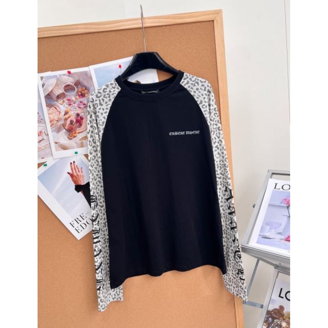 ヒョウ柄スリーブ ミニレタリング CHROME HEARTS クロムハーツ コピー ロンT ロックムード