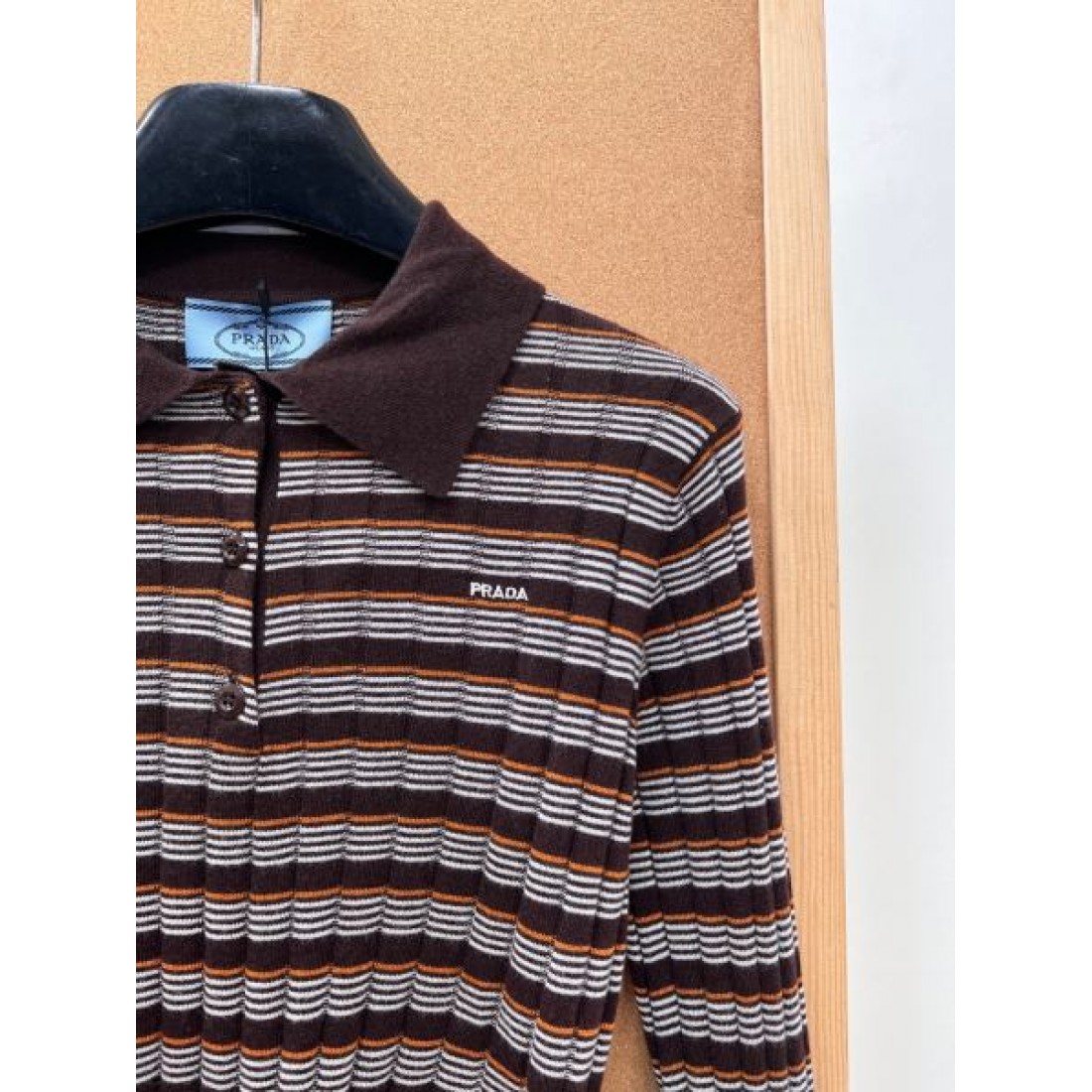マルチボーダー クロップドシルエット PRADA プラダ コピー 長袖ポロニット レトロスポーツ
