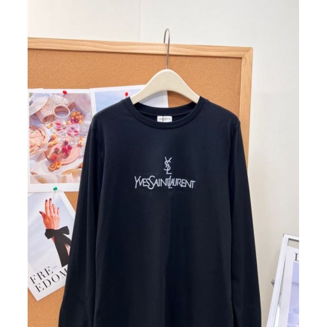 センターレタリング ミニグラフィック SAINT LAURENT サンローラン コピー 長袖Tシャツ クールレタードデザイン