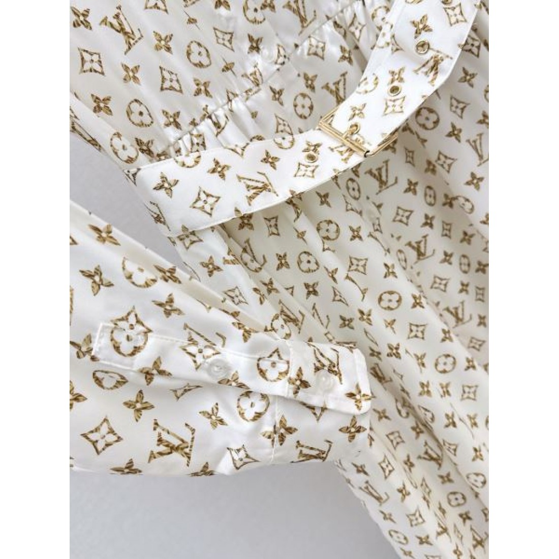 モノグラム調 アイボリー ロング丈 LOUIS VUITTON ルイヴィトン コピー ベルテッドシャツワンピース クラシカル仕立て