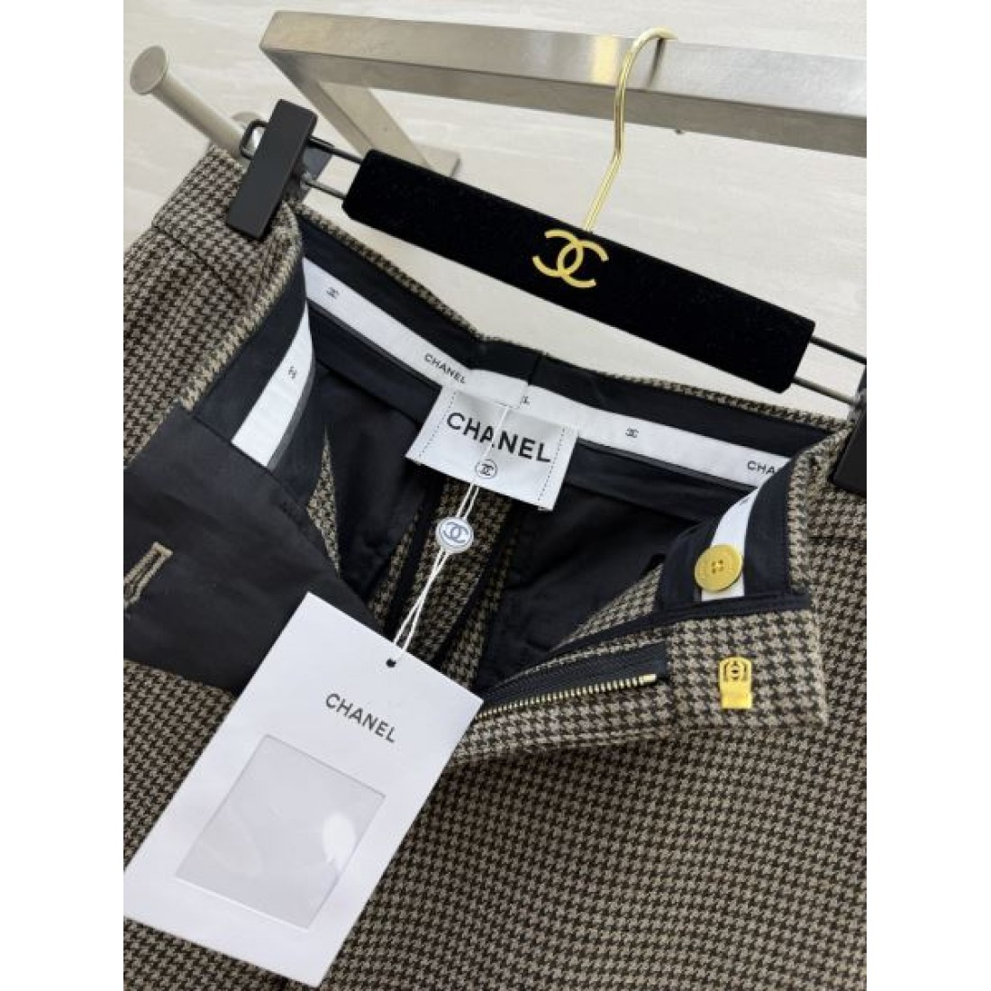 モカグレー 落ち感シルエット CHANEL シャネル コピー ストレートパンツ 通勤スタイル