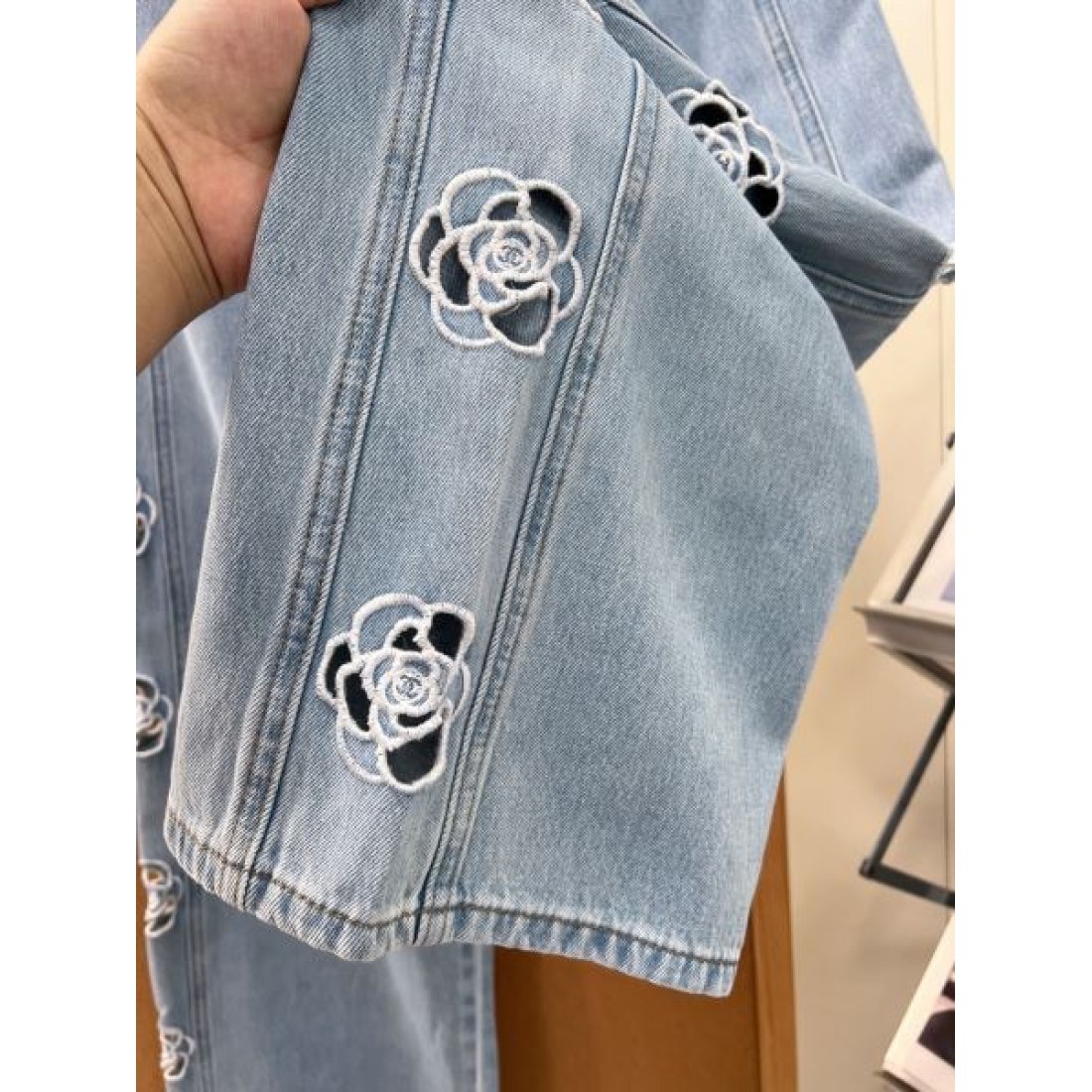フェードブルー CHANEL シャネル コピー ストレートジーンズ リラックスシルエット