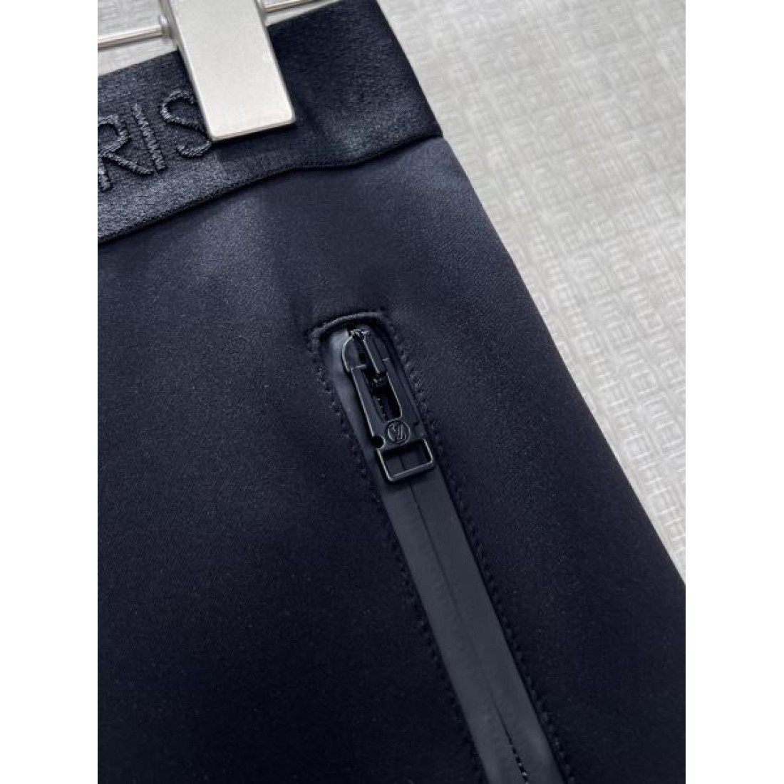 スリムフレア 落ち感仕立て LOUIS VUITTON ルイヴィトン コピー ロングパンツ 通勤カジュアル