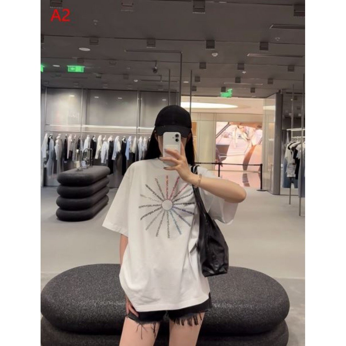 カラーレイが目を引く ALEXANDER WANG アレキサンダーワン コピー ビッグTシャツ アイボリー系 アートプリント ルーズフィット