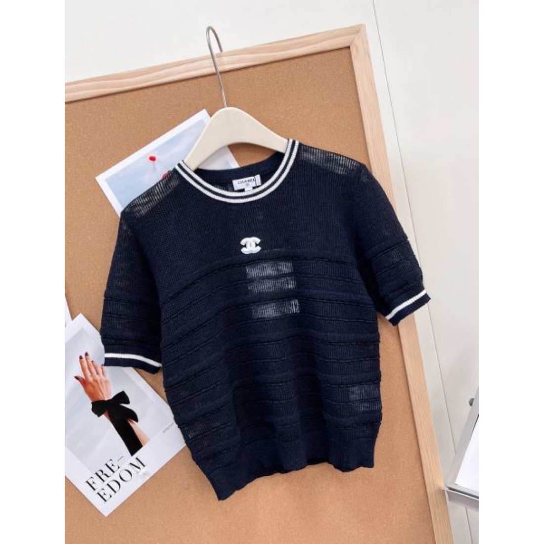透かしラインが映える CHANEL シャネル コピー クルーネックニット ネイビー系 コンパクトシルエット