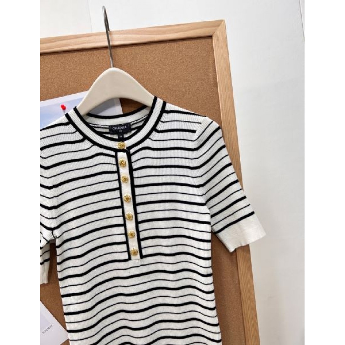 ゴールドジップが映える CHANEL シャネル コピー ボーダーニットポロ 配色カラー コンパクトシルエット