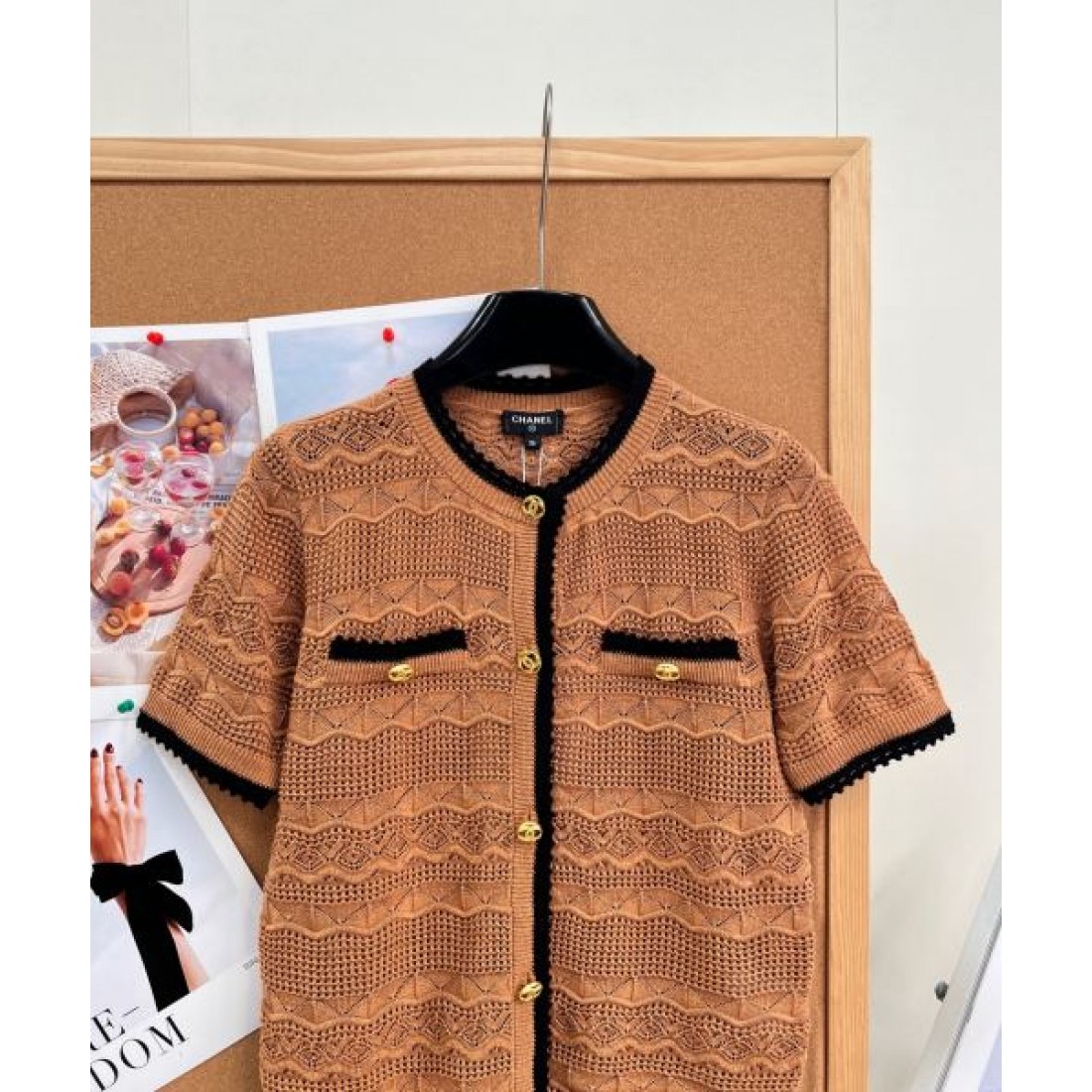 織り柄が映える CHANEL シャネル コピー ショートカーディガン ポケットデザイン レトロエレガント