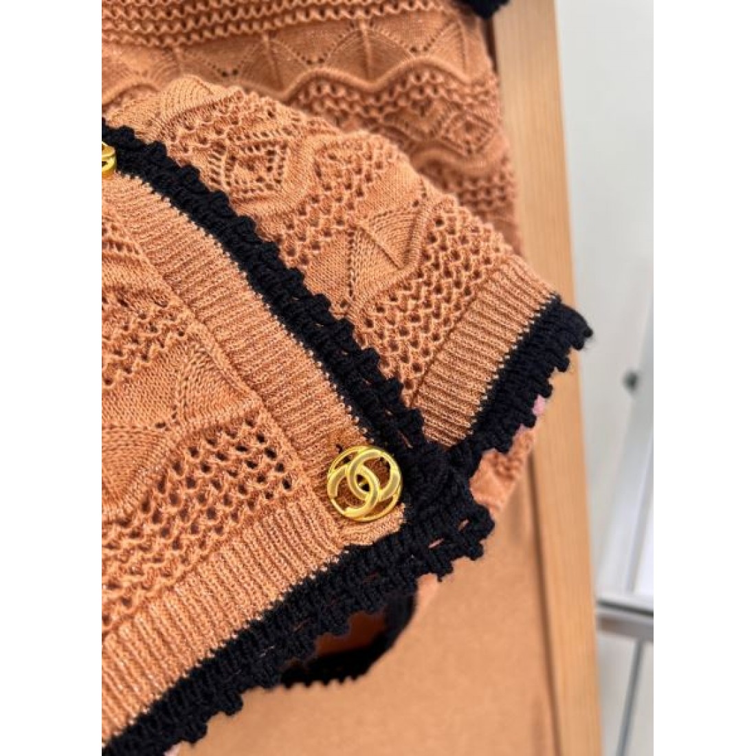 織り柄が映える CHANEL シャネル コピー ショートカーディガン ポケットデザイン レトロエレガント