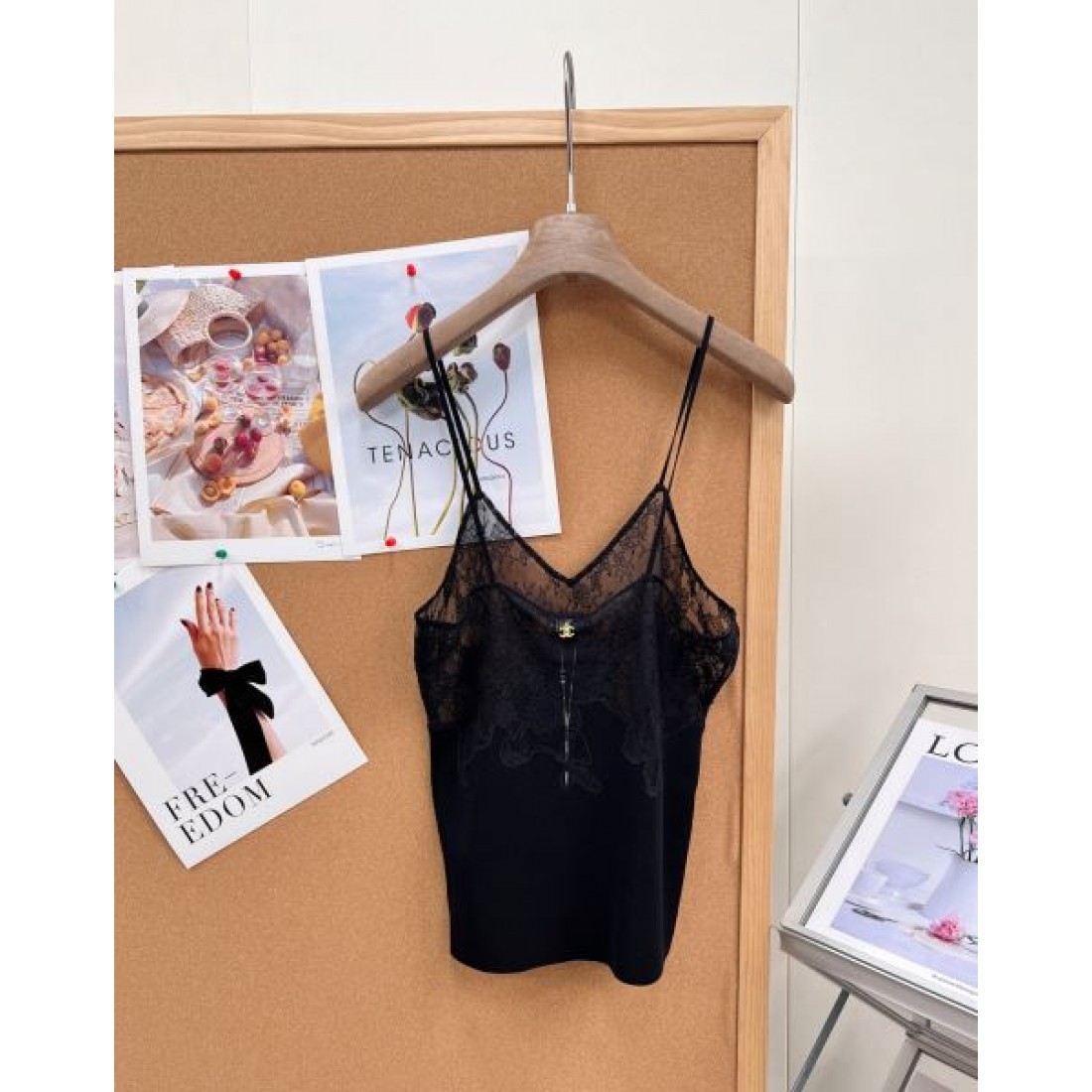 レース使いが映える CHANEL シャネル コピー キャミトップ 細ストラップ ダークネイビー エレガントムード