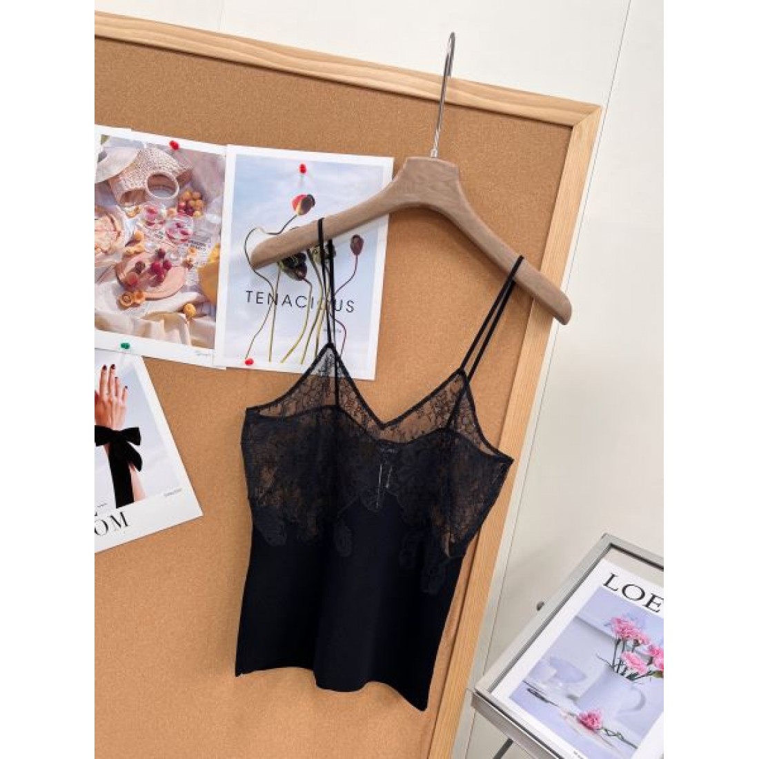 レース使いが映える CHANEL シャネル コピー キャミトップ 細ストラップ ダークネイビー エレガントムード
