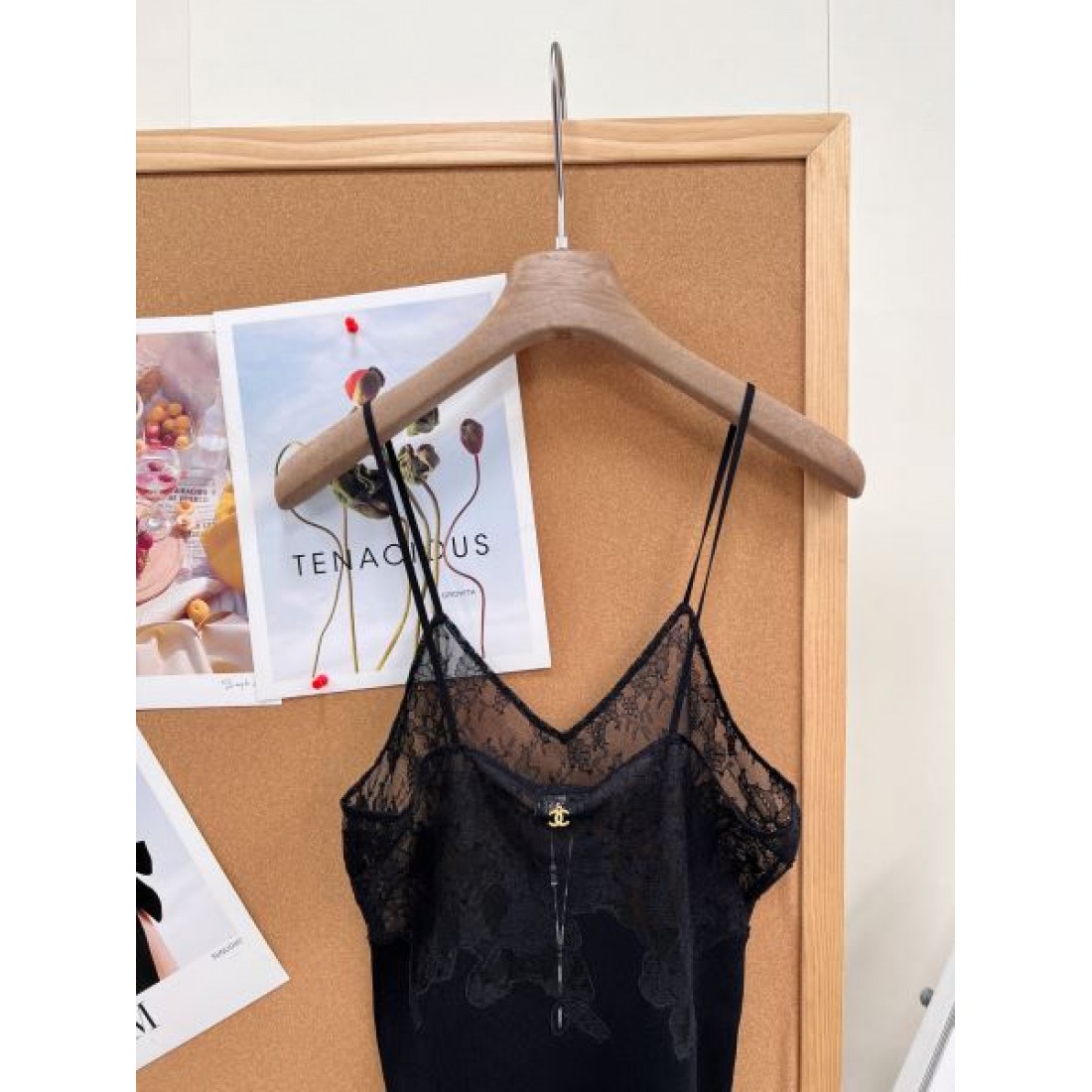 レース使いが映える CHANEL シャネル コピー キャミトップ 細ストラップ ダークネイビー エレガントムード