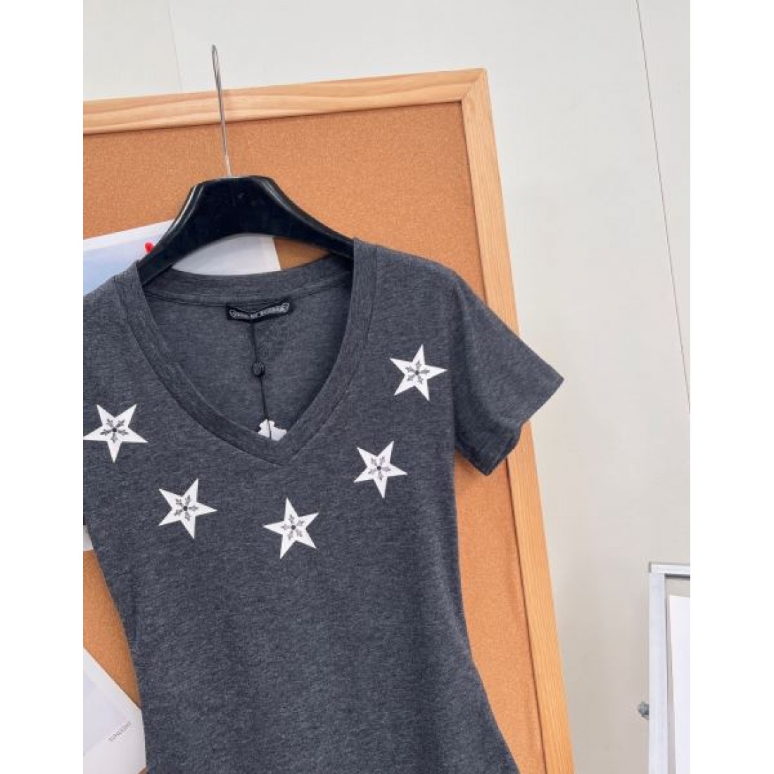 CHROME HEARTS クロムハーツ コピー レディース グラフィックTシャツ クロスモチーフ フィットシルエット デイリーストリート