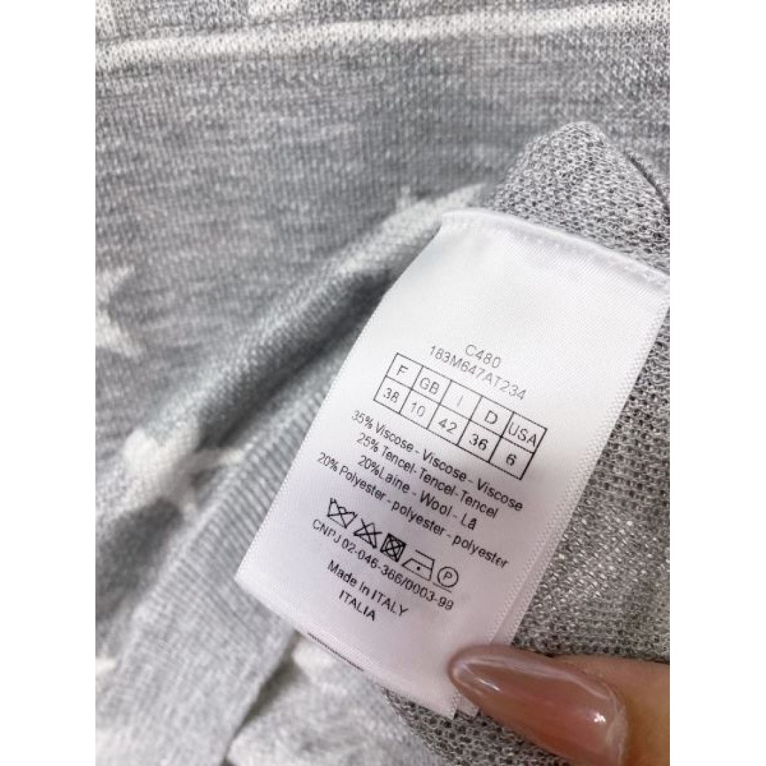 星柄が映える DIOR ディオール コピー クルーネックトップス グレー系 ロゴライン 知的カジュアル